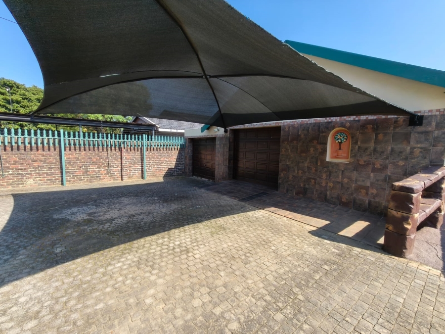 4 Bedroom Property for Sale in Safari Gardens North West